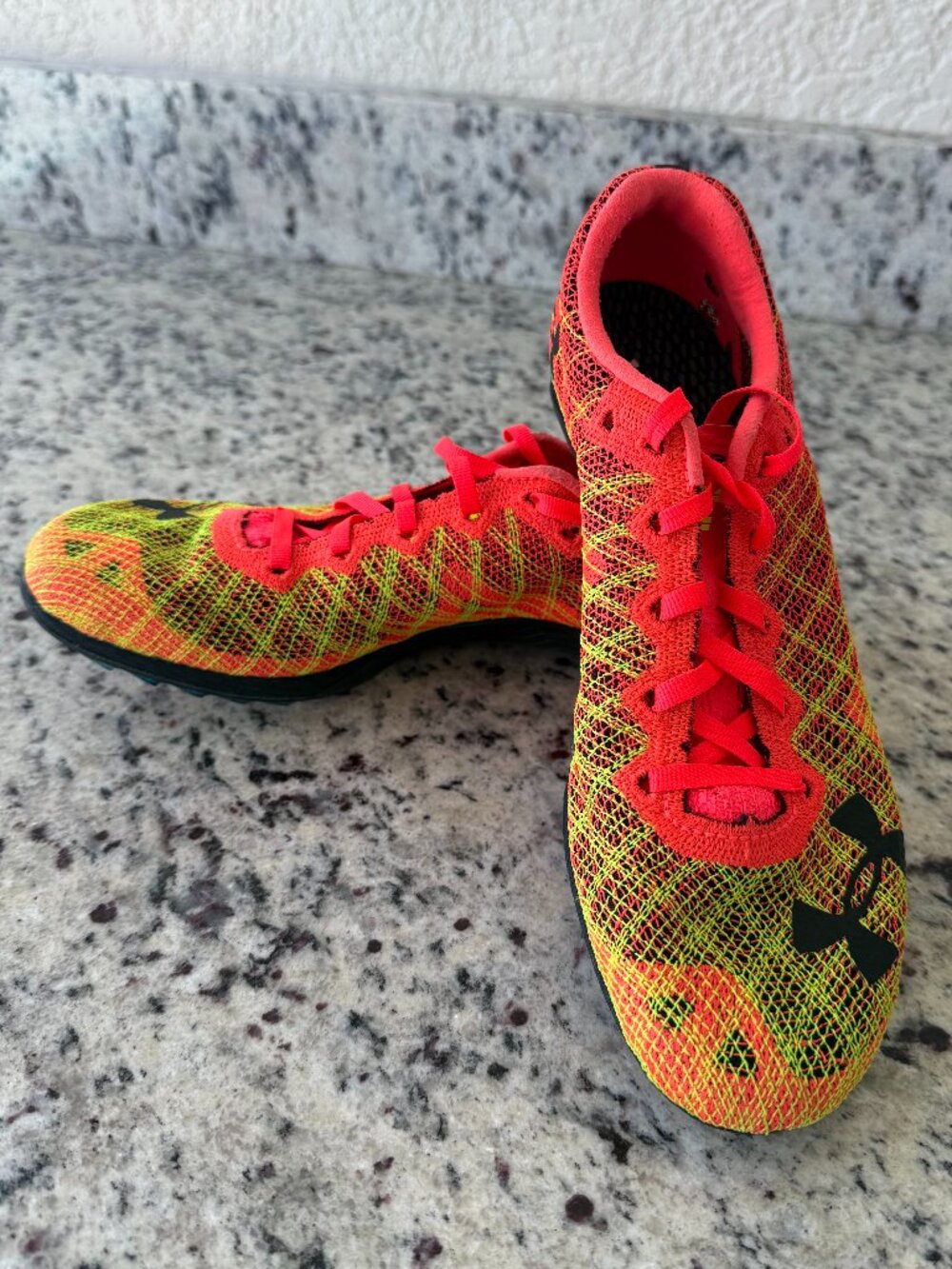Under Armour HOVR Shakedown Track & Felid Cleats Unisex M 7 W 8.5 Race Shoe